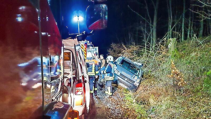 In den fr&uuml;hen Neujahrsstunden wurden die Feuerwehren aus Bad Br&uuml;ckenau und dem Markt Zeitlofs zu einem Verkehrsunfall im Waldgebiet zwischen Zeitlofs und Ro&szlig;bach gerufen.