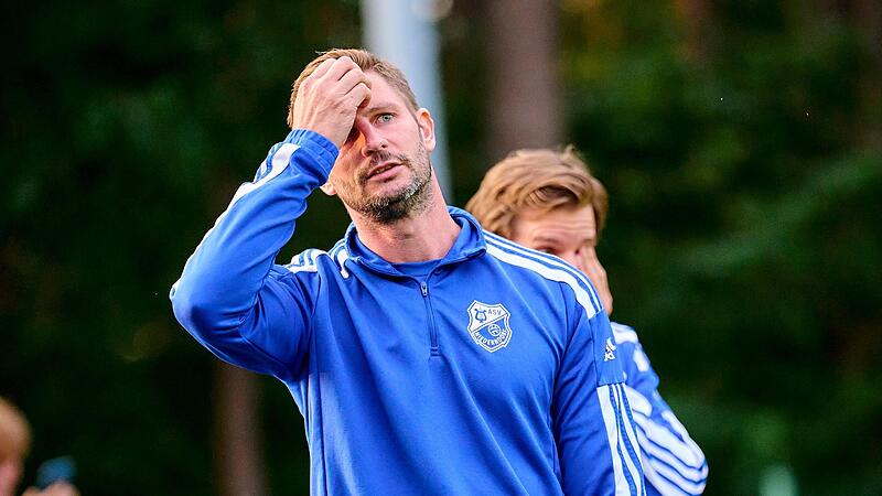 Niederndorfs Trainer Bastian Lunz – hier im Spiel gegen Oesdorf – sah 15 Minuten, die das Spiel entschieden. Niederndorfs Trainer Bastian Lunz – hier im Spiel gegen Oesdorf – sah 15 Minuten, die das Spiel entschieden.