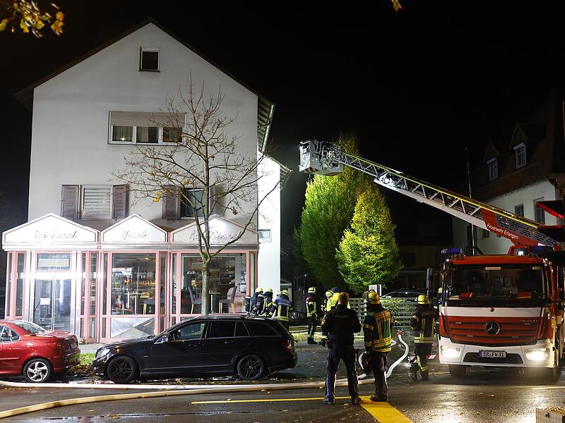 Ein Feuer am Freitagmorgen hat in einer Erlanger Bäckerei immensen Schaden angerichtet.