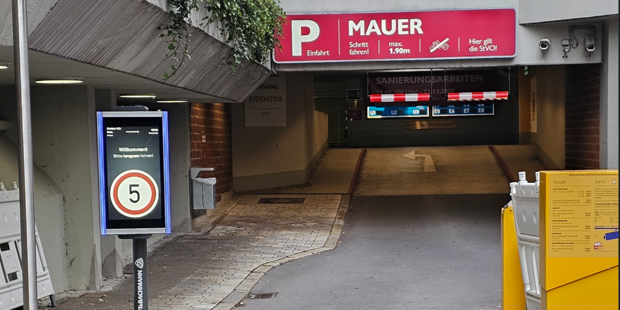 How do I get into the Mauer parking garage? And how do I get out again?