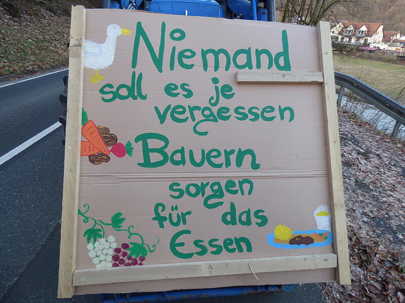 Auch bei Behringersmühle demonstrieren die LandwirteAuch bei Behringersmühle demonstrieren die Landwirte Auch bei Behringersmühle demonstrieren die LandwirteAuch bei Behringersmühle demonstrieren die Landwirte