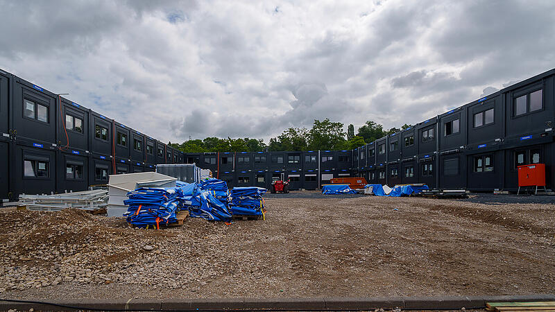 Die 220 Container sind U-f&ouml;rmig aufgebaut und zweigeschossig aufgebaut.