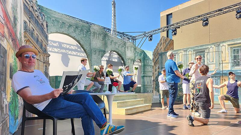 Volker Hei&szlig;mann - wie alle bei den Proben in ziviler Kleidung - in einer Szene.