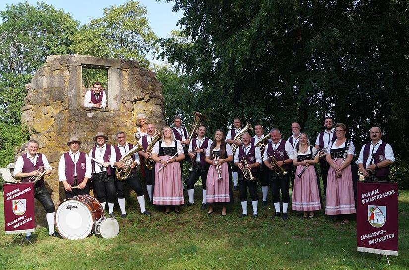 Die Weißenbacher Schlosshofmusikanten spielen am 11. und 12. April bei zwei Böhmischen Abenden im Steinernen Wirtshaus. Die Weißenbacher Schlosshofmusikanten spielen am 11. und 12. April bei zwei Böhmischen Abenden im Steinernen Wirtshaus.