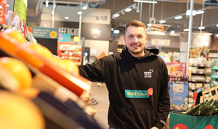 Seit Januar 2025 ist Fabian Zwingel Gesch&auml;ftsf&uuml;hrer der neun Rewe Zwingel-M&auml;rkte.