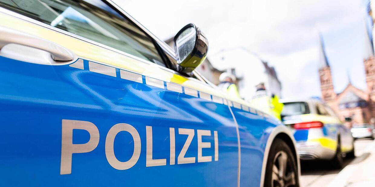 Kauerndorf: 17-Jähriger fährt betrunken gegen Gartenzäune