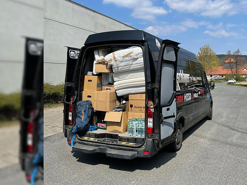 Der Firmen-eigene Sprinter war bis obenhin mit diversen Sachspenden gefüllt.