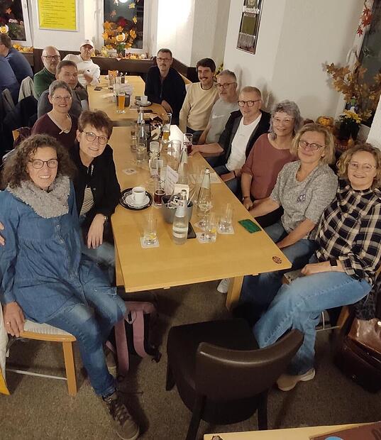 Die ehemalige Klasse 10 a der Realschule Arnstein hat ihr 40-jähriges Abschlussjahr gefeiert. Bei jedem Klassentreffen war bisher auch ihr Lehrer Wolfgang Görner mit dabei. Sein Stuhl ist leider leer geblieben, er ist im Oktober gestorben.