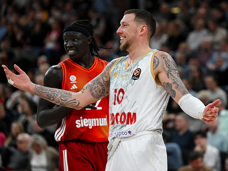 FC Bayern München - AS Monaco Daniel Theis (hier beim Euroleague-Auswärtsspiel in München gegen Bayern-Center Wenyen Gabriel) ist mit der AS Monaco französischer Pokalsieger.