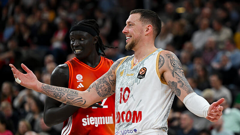 FC Bayern München - AS Monaco Daniel Theis (hier beim Euroleague-Auswärtsspiel in München gegen Bayern-Center Wenyen Gabriel) ist mit der AS Monaco französischer Pokalsieger.