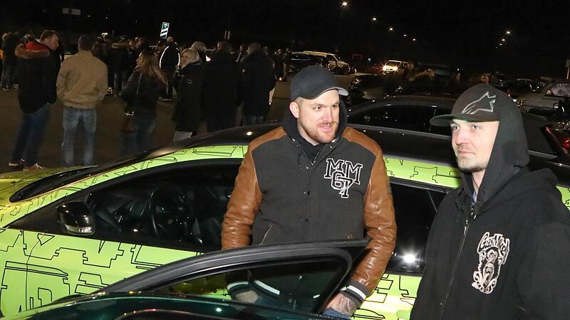 Ein Besuch bei den Autotunern: Jeden Abend m&uuml;ssen sie sich einen neuen Parkplatz zum Treffen suchen.