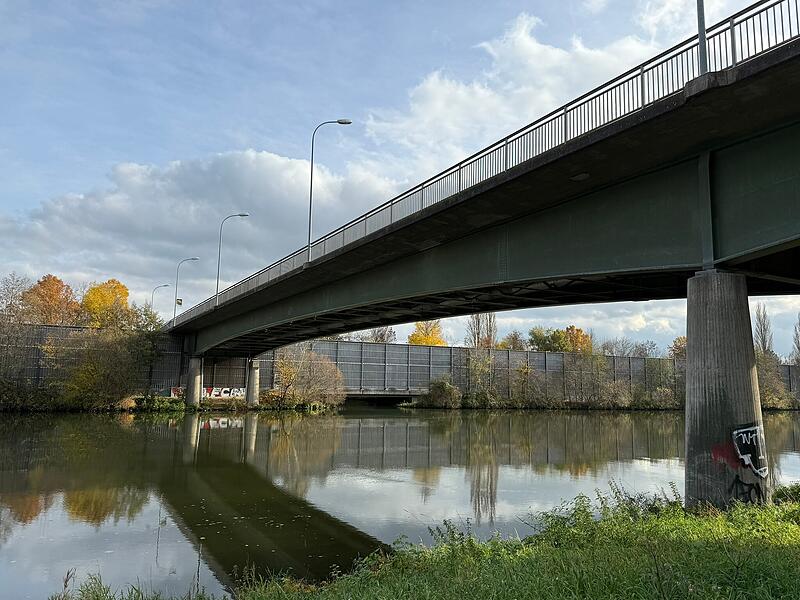 Die Adenauerbrücke verbindet Buckenhofen und die Innenstadt. Das über 60 Jahre alte Bauwerk soll bald abgerissen und neu gebaut werden.