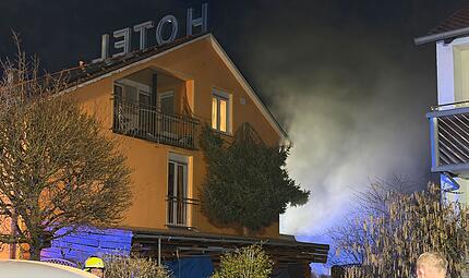 Im Keller eines Hotels in He&szlig;dorf hat es am Donnerstagabend gebrannt.