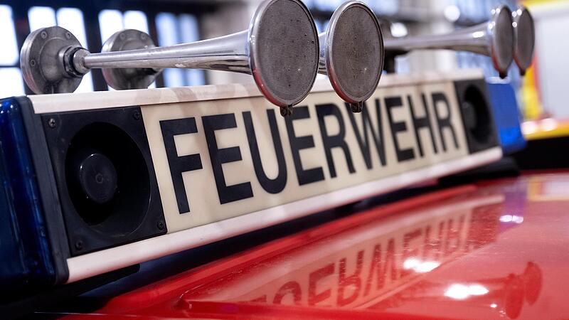Fünf Feuerwehren wurden am Samstag zu einem Einsatz nach Großwenkheim gerufen. Fünf Feuerwehren wurden am Samstag zu einem Einsatz nach Großwenkheim gerufen.