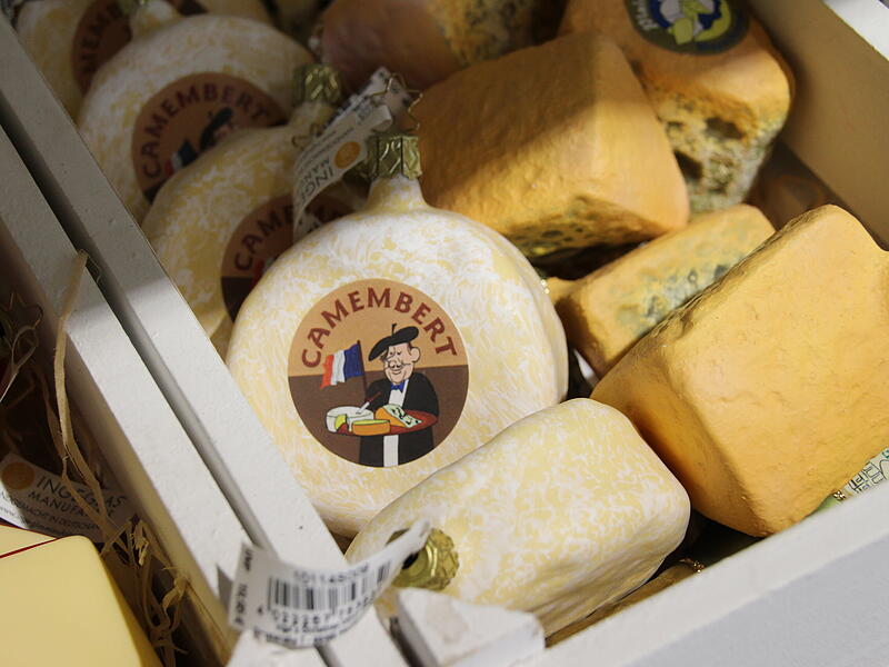 Baumschmuck-Trends 2023 Auch für Käse-Liebhaber ist was dabei.