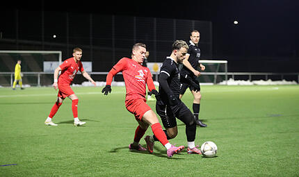 Maximilian Weinreich (rechts) und Sylvia Ebersdorf drehten gegen Lukas Schmittschmitts SV Buckenhofen nach der Pause auf.