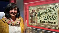 Annelie Zapfs Lieblingsstück: das wertvolle Mönchshofbier-Werbeschild aus der Zeit um 1900