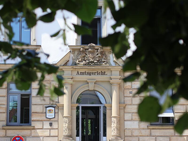 Amtsgericht Forchheim: Jugendlicher auf Bewährung vor GerichtForchheim & Fränkische Schweiz Vor dem Amtsgericht Forchheim wird ein junger Mann zweier Delikte beschuldigt.