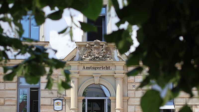 Amtsgericht Forchheim: Jugendlicher auf Bewährung vor GerichtForchheim & Fränkische Schweiz Vor dem Amtsgericht Forchheim wird ein junger Mann zweier Delikte beschuldigt.