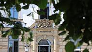 Vor dem Amtsgericht Forchheim wird ein junger Mann zweier Delikte beschuldigt.