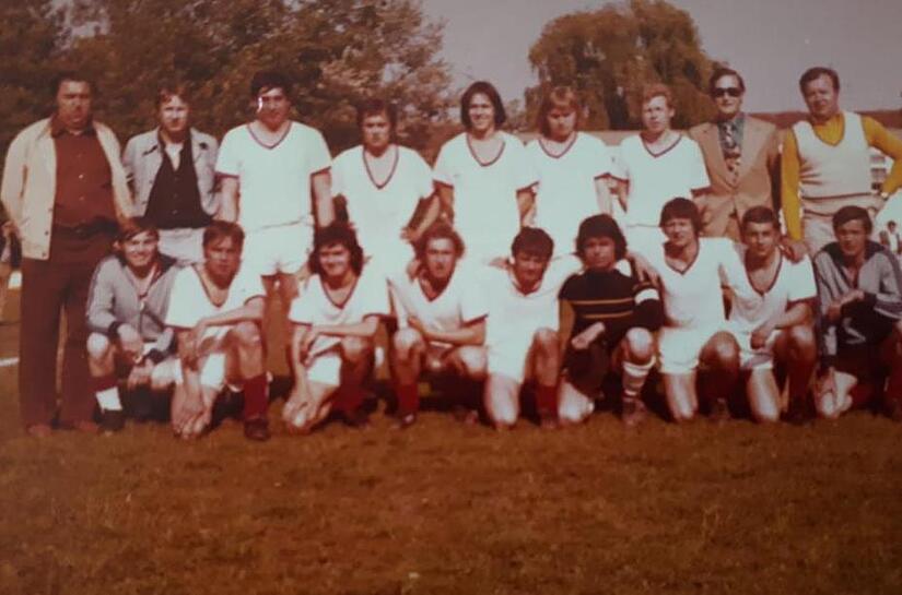 Oldstars des TV Ebern: Das Foto zeigt (stehend, von links): Betreuer Eugen &Uuml;bel, Ernst Baumgartl, Kurt Lorenz, Werner Wohl, Dieter Feldbaum, Eduard Tischner,  Erich Wlodkowski, Abteilungsleiter Fritz von Sichart, Trainer Alfred F&ouml;sel; (knieend, vo...