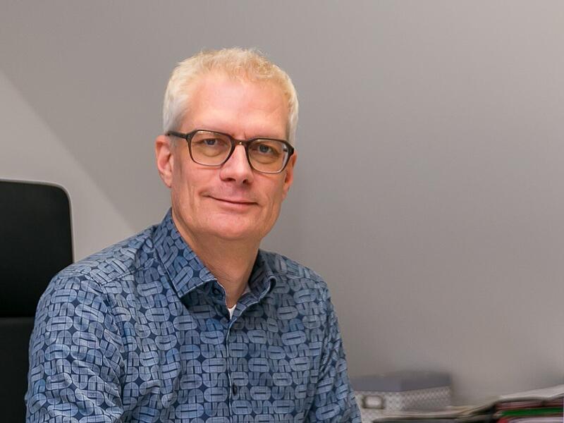 Forchheims Oberb&uuml;rgermeister-Kandidaten an ihren Schreibtischen, heute: Amtsinhaber Uwe Kirschstein von der SPD. Was den 48-J&auml;hrigen antreibt, weiterhin Forchheims OB bleiben zu wollen. Ein Portr&auml;t