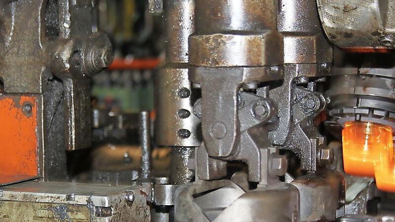 Energieintensiv: Bei Gerrresheiemer in Tettau werden Glasflakons für die Parfumindustrie produziert. Energieintensiv: Bei Gerrresheiemer in Tettau werden Glasflakons für die Parfumindustrie produziert.