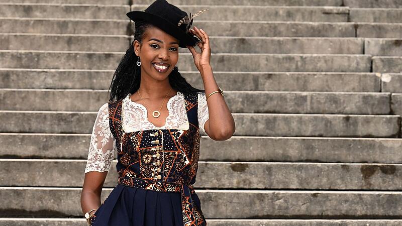 Dirndl-Gipfel zur aktuellen Wiesn-Mode Dirndl-Gipfel zur aktuellen Wiesn-Mode