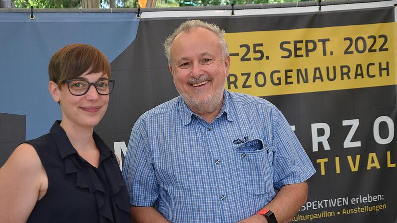 Marina Pilhofer wird die neue Leiterin Kultur im Herzogenauracher Rathaus. Sie folgt Helmut Biehler nach, der fast 30 dieses Amt innehatte und im September in Ruhestand geht. Marina Pilhofer wird die neue Leiterin Kultur im Herzogenauracher Rathaus. Sie folgt Helmut Biehler nach, der fast 30 dieses Amt innehatte und im September in Ruhestand geht.