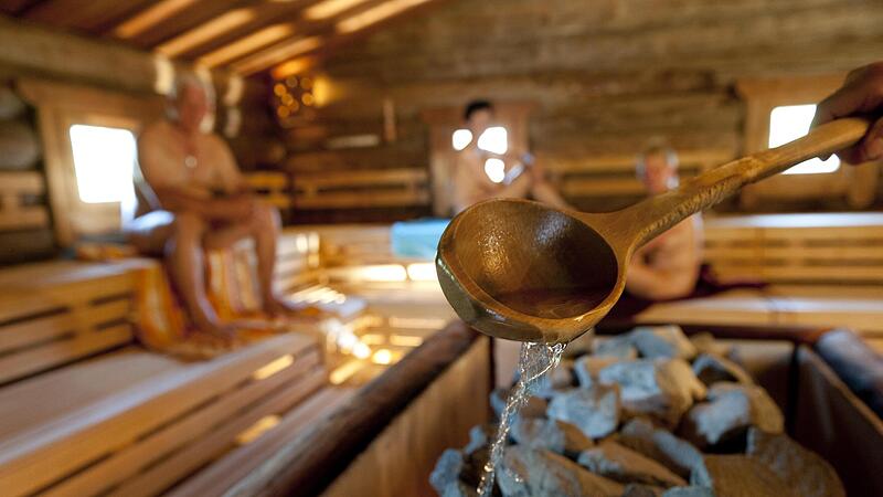 Aufgüsse sind aufwendig – auch finanziell. Trotzdem wird es in den Saunen der Bad Rodacher Therme Natur auch weiterhin diese bei Gästen sehr beliebte Attraktion geben. Aufgüsse sind aufwendig – auch finanziell. Trotzdem wird es in den Saunen der Bad Rodacher Therme Natur auch weiterhin diese bei Gästen sehr beliebte Attraktion geben.