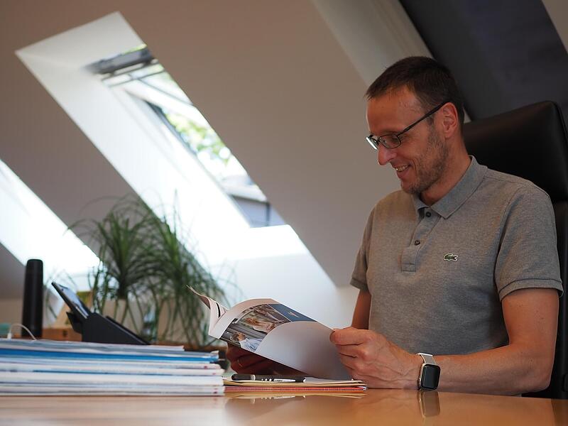 Im April wurde Torsten Dohnalek zum neuen Bürgermeister von Dörfles Esbach gewählt. Sein Vorgänger Udo Döhler war aus gesundheitlichen Gründen frühzeitig zurückgetreten. Die Bürgermeisterwahl war in der Gemeinde seit 2005 außer Takt und wird nun... Im April wurde Torsten Dohnalek zum neuen Bürgermeister von Dörfles Esbach gewählt. Sein Vorgänger Udo Döhler war aus gesundheitlichen Gründen frühzeitig zurückgetreten. Die Bürgermeisterwahl war in der Gemeinde seit 2005 außer Takt und wird nun...