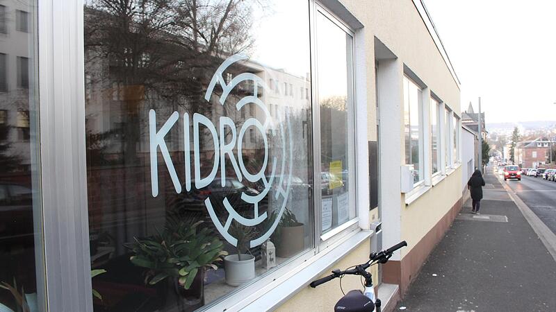 Der gemeinnützige Verein Kidro engagiert sich in Bad Kissingen für Bedürftige. Streetworker Christian Fenn berichtet von einer Veränderung der Szene. Er will eine neue Beratungsstelle für Jugendliche aufbauen. Der gemeinnützige Verein Kidro engagiert sich in Bad Kissingen für Bedürftige. Streetworker Christian Fenn berichtet von einer Veränderung der Szene. Er will eine neue Beratungsstelle für Jugendliche aufbauen.