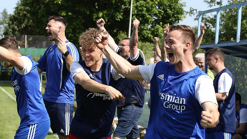 Die Mitwitzer bleiben der Bezirksliga West nach einem 1:0-Erfolg in Stegaurach erhalten und ließen ihren Emotionen nach dem Schlusspfiff freien Lauf. Die Mitwitzer bleiben der Bezirksliga West nach einem 1:0-Erfolg in Stegaurach erhalten und ließen ihren Emotionen nach dem Schlusspfiff freien Lauf.