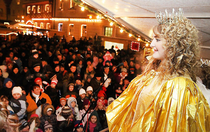 s Erlangen-Höchstadt laden viele Weihnachtsmärkte 2023 zu Glühwein und Lebkuchen. Unser Archivfoto zeigt den Höchstadter Weihnachtsmarkt.