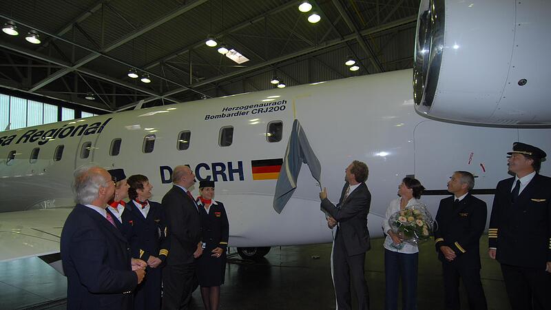 Es ist soweit, die „Herzogenaurach“ ist enthüllt – Ein feierlicher Moment für alle Beteiligten im September 2008.