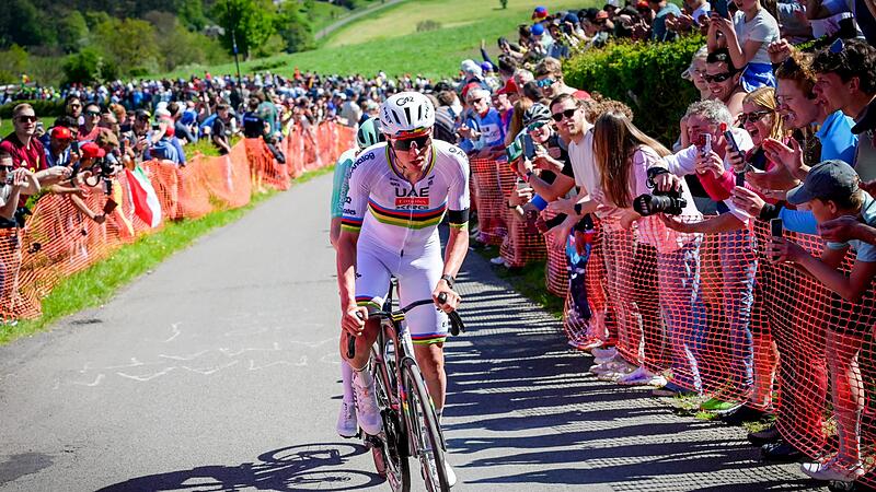 Tadej Pogacar (vorn)