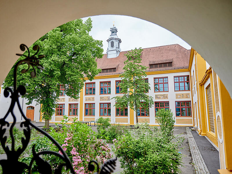 Luitpoldschule An der Luitpoldschule werden seit diesem Schuljahr zwei Partnerklassen für Kinder mit Förderbedarf unterrichtet. In gemeinsamen Projekten sollen alle Kinder zusammen lernen.
