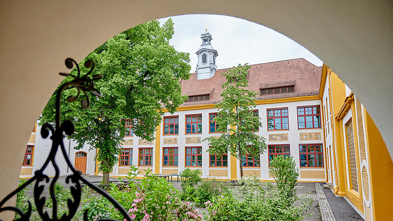 Luitpoldschule An der Luitpoldschule werden seit diesem Schuljahr zwei Partnerklassen für Kinder mit Förderbedarf unterrichtet. In gemeinsamen Projekten sollen alle Kinder zusammen lernen.