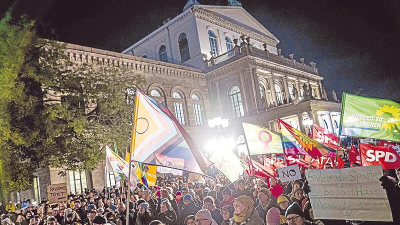 Bundesweit nahmen am Sonntag Tausende Menschen an Kundgebungen – hier in Hannover – gegen die Äußerungen von Kanzler Merz teil.