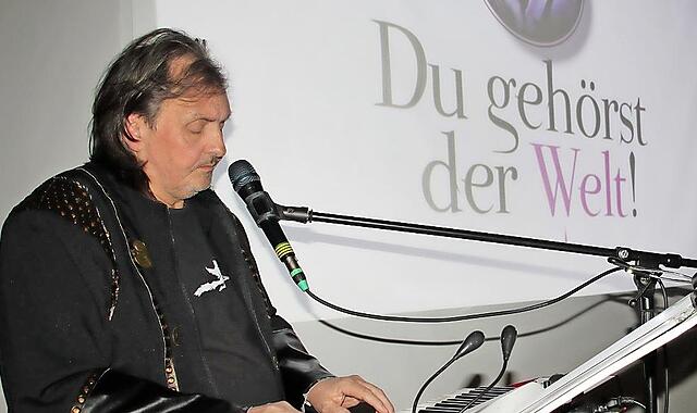 Udo Langer (Foto) und Markus Spiethaler begeistern in der Altenkunstadter Synagoge mit Filmmusik und Liedern zum Mitsingen. Udo Langer (Foto) und Markus Spiethaler begeistern in der Altenkunstadter Synagoge mit Filmmusik und Liedern zum Mitsingen.