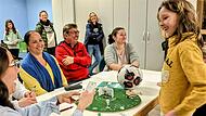 Der neunjährige Jamie (rechts) hat die Jury überzeugt und ist Bad Kissingens Spiele-Erfinder des Jahres geworden. Der neunjährige Jamie (rechts) hat die Jury überzeugt und ist Bad Kissingens Spiele-Erfinder des Jahres geworden.