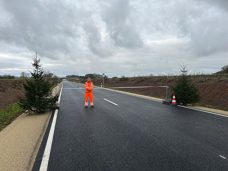 Eröffnung neue Umgehungsstraße bei CoburgEröffnung neue Umgehungsstraße bei Coburg Staatsstraße 2205 bei Coburg: Eröffnung der neuen Trasse zwischen Coburg und Wiesenfeld