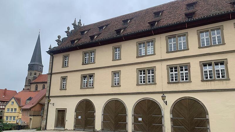 Die Zehntscheune muss hergerichtet werden, war aber zun&auml;chst noch nicht in der Bedarfsplanung f&uuml;r F&ouml;rdermittel. Nun sollen zumindest Planungskosten f&uuml;r die Sanierung beantragt werden.