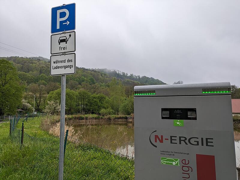 Ladepunkte an Sehensw&uuml;rdigkeiten und Ausflugszielen gibt es einige - wie hier am Walberla in Leutenbach.