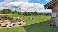 Erste Trekkingplätze sind in Empfertshausen sowie Zeltmöglichkeiten in der Erlebniswelt Rhönwald in Kaltenwestheim entstanden.