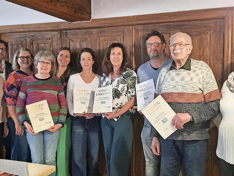 Petra Fiedler, Peter Walter, Sabine Tille, Sigrid Dormann, Heike Meier, Tanja Musiol, Christine Brandmayer, Christian Schechtel, Horst Wechler und Silke Schür (v. l.). Petra Fiedler, Peter Walter, Sabine Tille, Sigrid Dormann, Heike Meier, Tanja Musiol, Christine Brandmayer, Christian Schechtel, Horst Wechler und Silke Schür (v. l.).