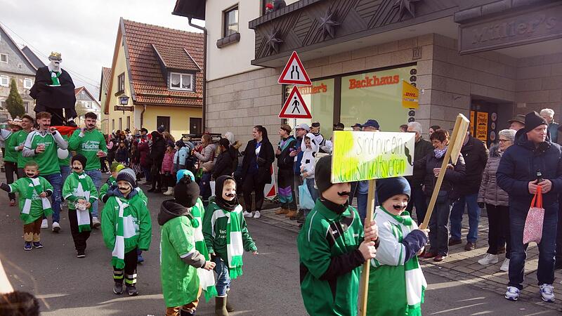 Der SV Friesen huldigt seinem Gönner.