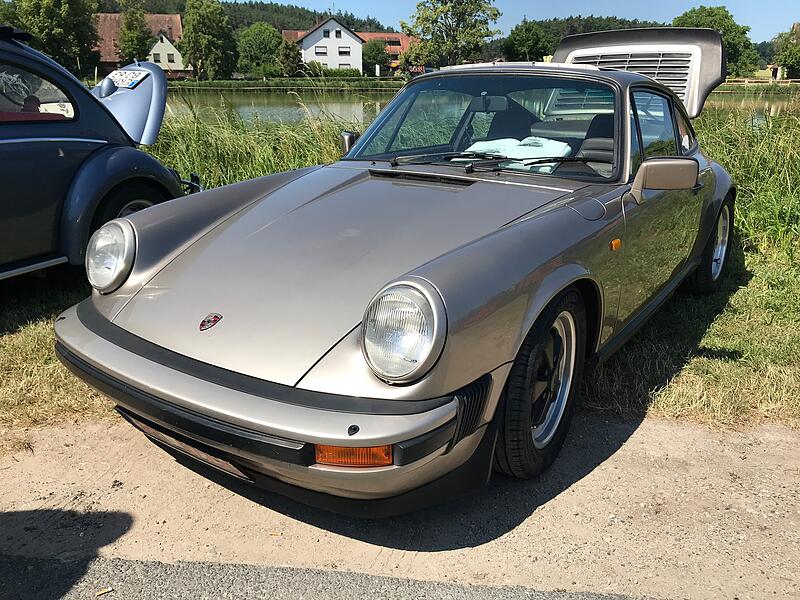 1000 Jahre Ailsbach: Die Oldtimer gl&auml;nzten und tuckerten um die Wette