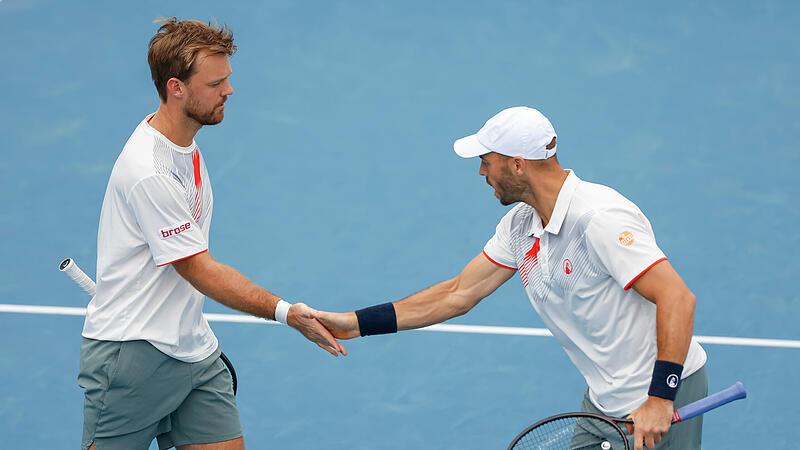Matchplan aufgegangen: Kevin Krawietz (links) und Tim P&uuml;tz stehen in Indian Wells nach einem souver&auml;nen Sieg in zwei S&auml;tzen im Achtelfinale