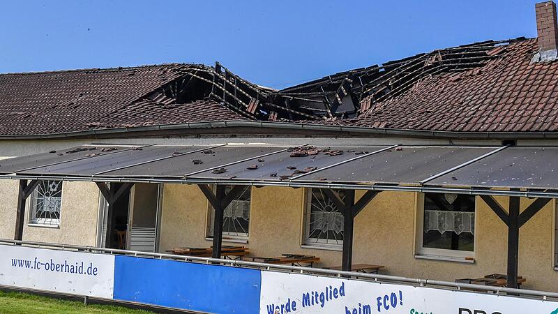 Ob das Vereinsheim des FC Oberhaid komplett oder nur in Teilen abgerissen werden muss, ist aktuell noch nicht klar. Die Sch&auml;den nach dem Brand sind immens &ndash; und gehen vermutlich in die Millionen.